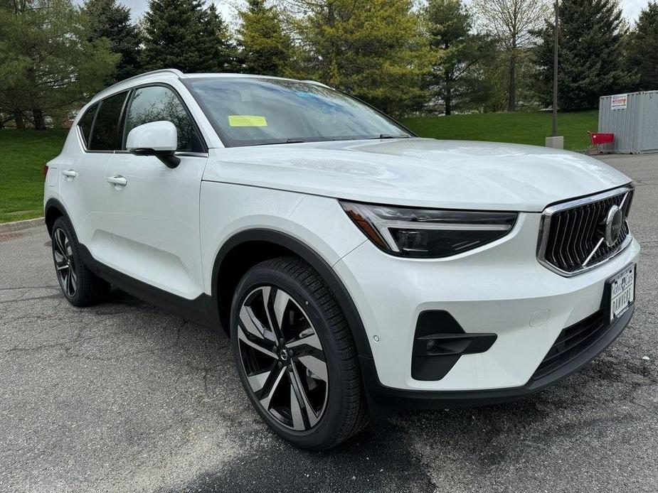 new 2024 Volvo XC40 car