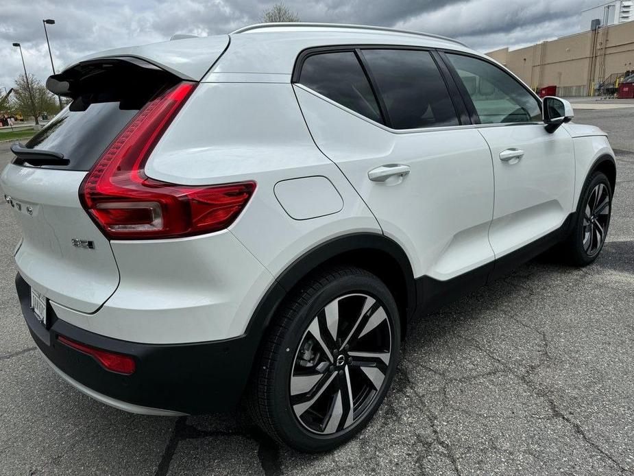 new 2024 Volvo XC40 car