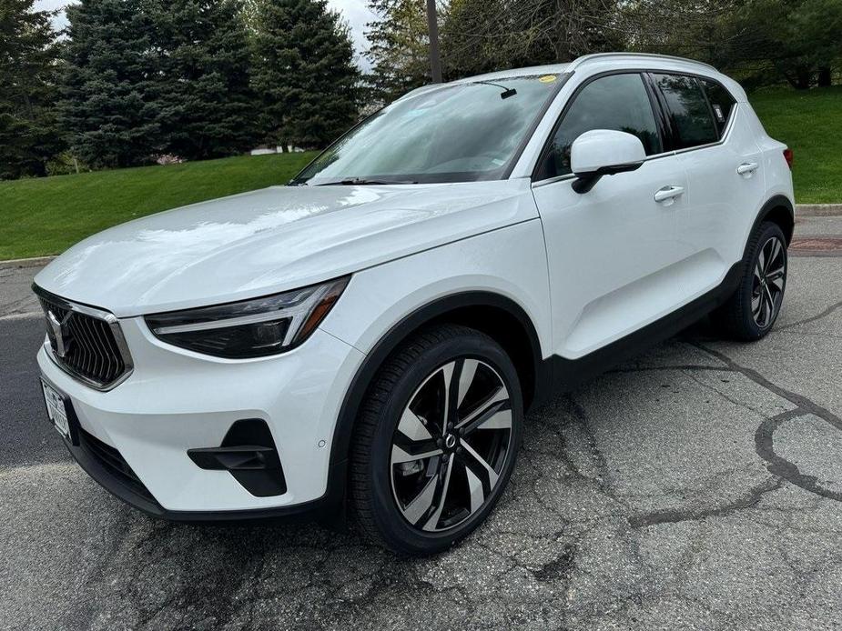 new 2024 Volvo XC40 car