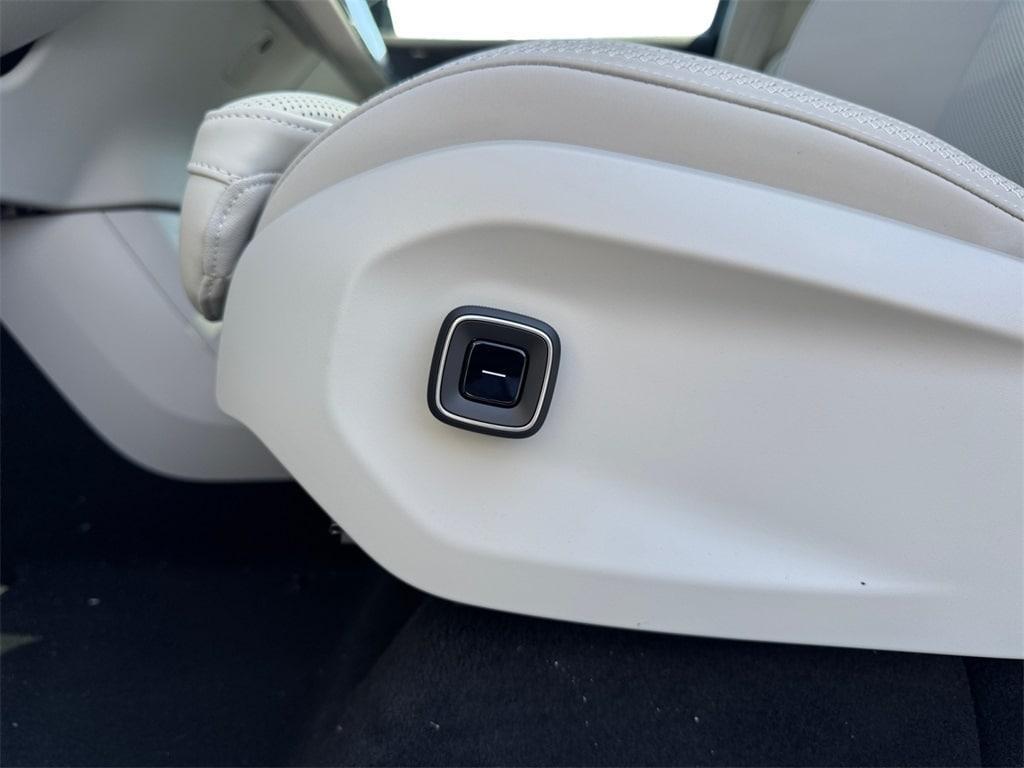 new 2025 Volvo EX90 car, priced at $83,989