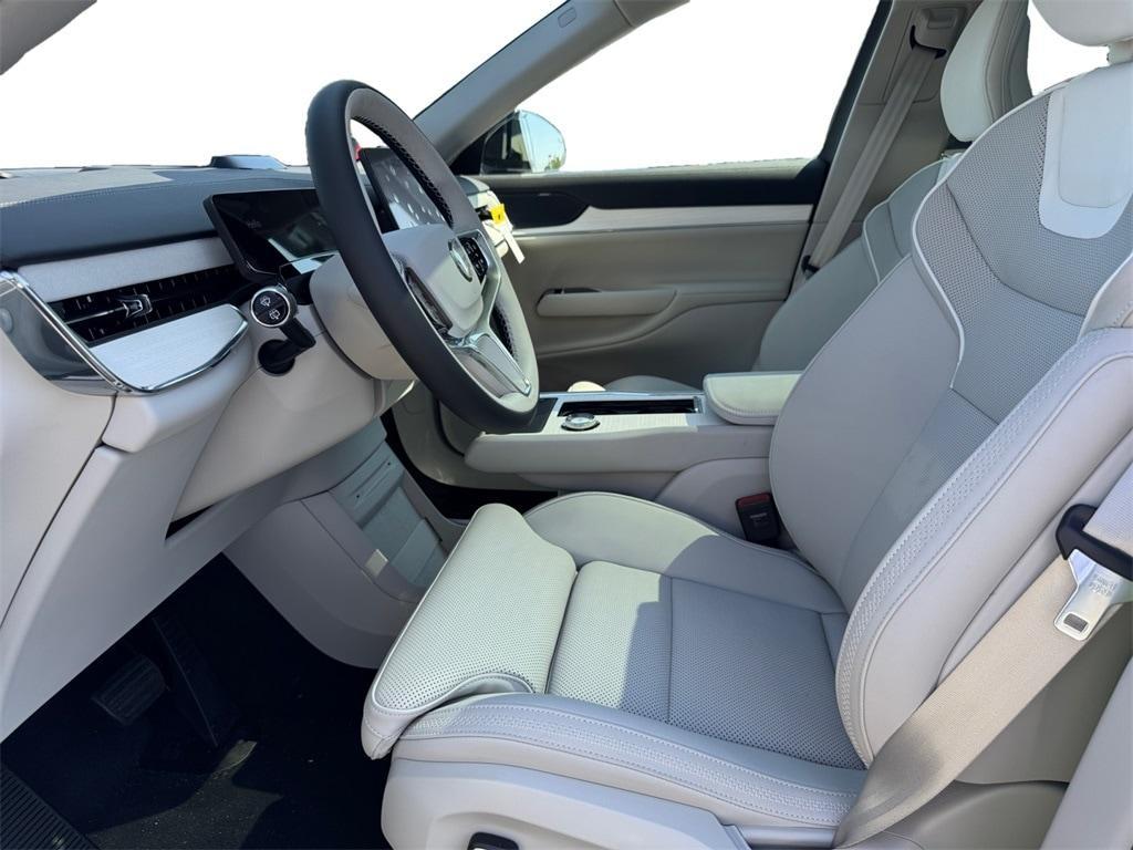 new 2025 Volvo EX90 car, priced at $83,989