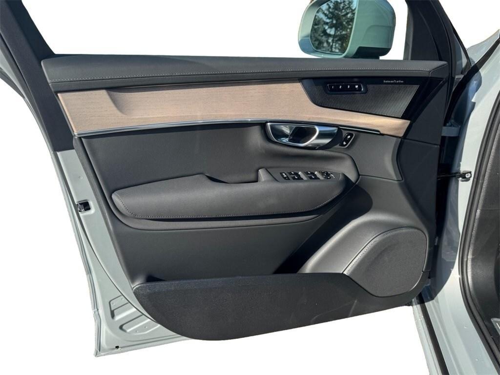 new 2025 Volvo XC90 Plug-In Hybrid car, priced at $78,765