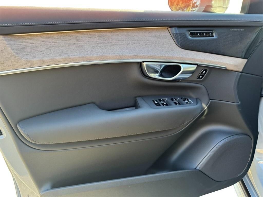 new 2025 Volvo XC90 car, priced at $65,555