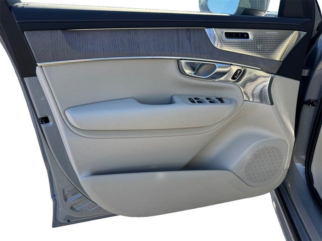 new 2025 Volvo XC90 car, priced at $76,504