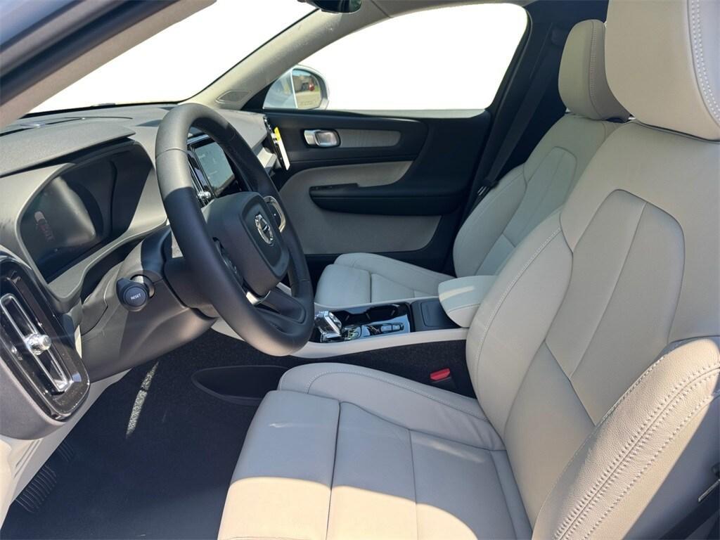 new 2025 Volvo XC40 car, priced at $48,335