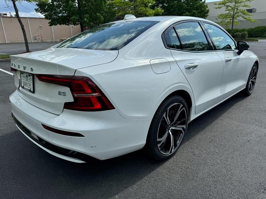 new 2024 Volvo S60 car