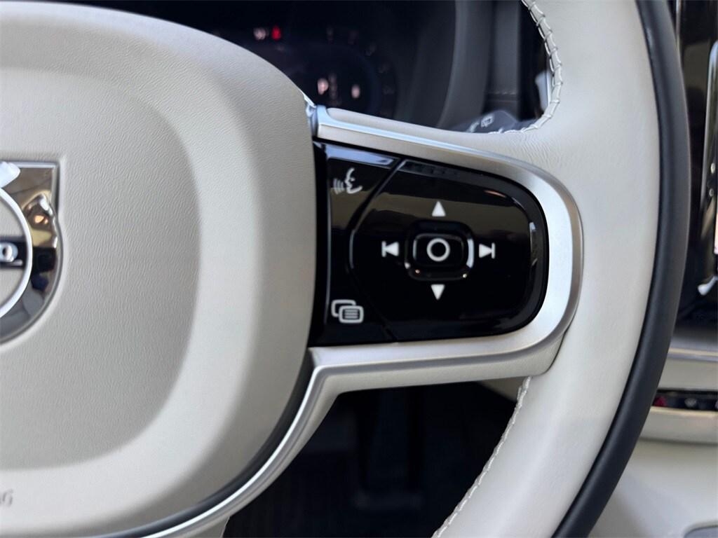 new 2025 Volvo XC60 car, priced at $62,995