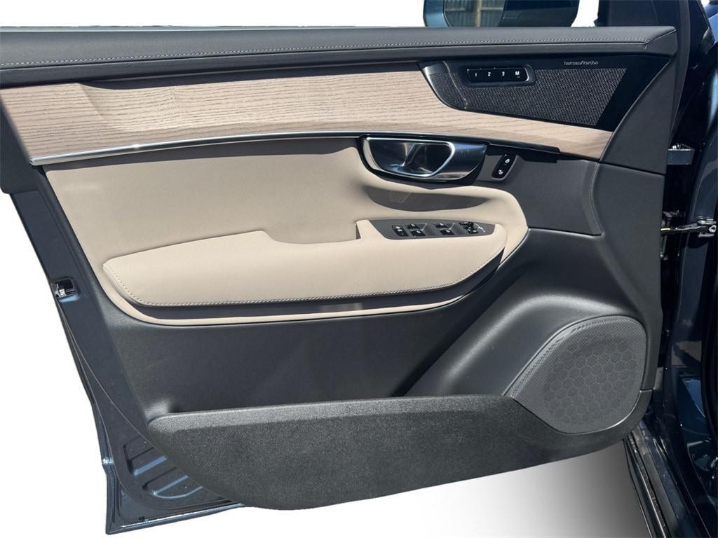 new 2025 Volvo XC90 Plug-In Hybrid car, priced at $77,895