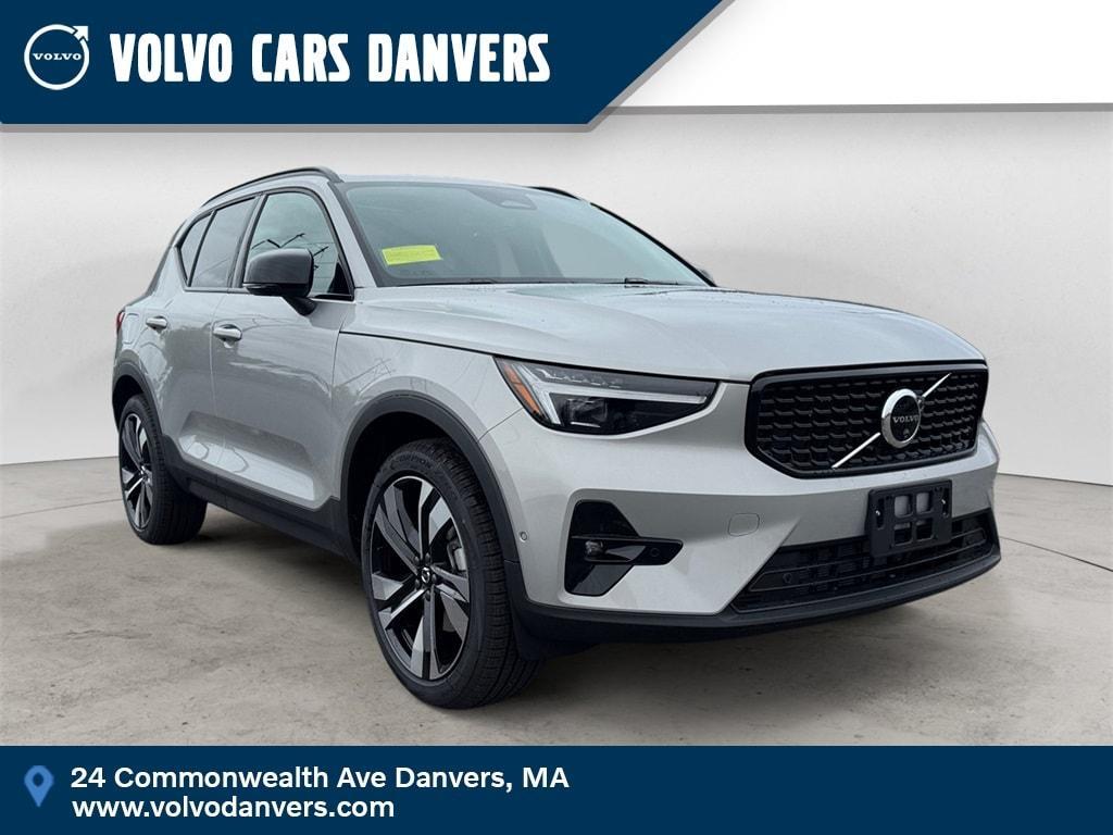 new 2025 Volvo XC40 car, priced at $52,235