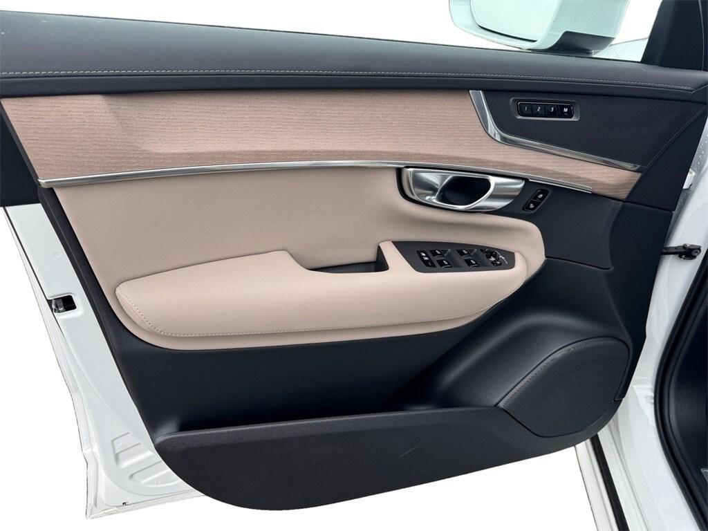 new 2025 Volvo XC90 Plug-In Hybrid car, priced at $76,005