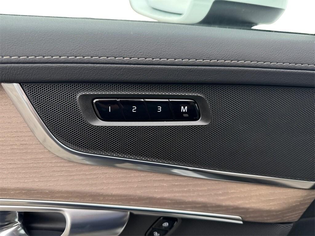new 2025 Volvo XC90 Plug-In Hybrid car, priced at $76,005