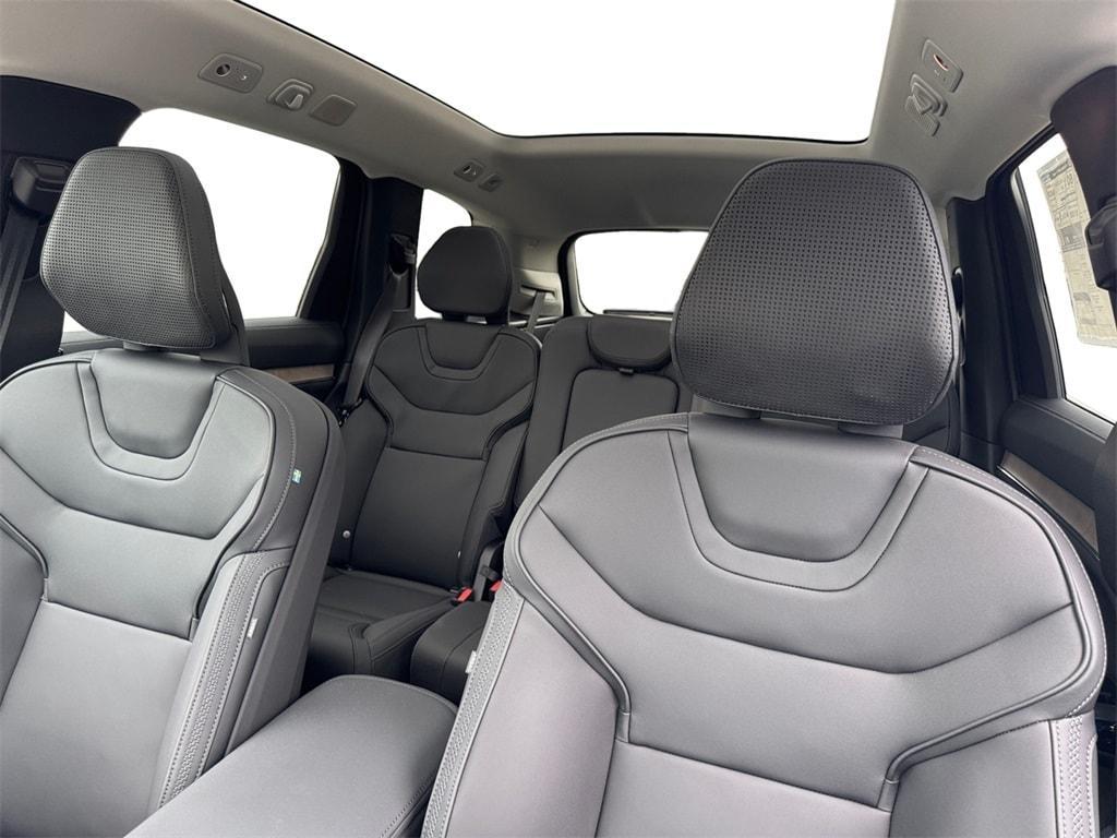 new 2025 Volvo EX90 car