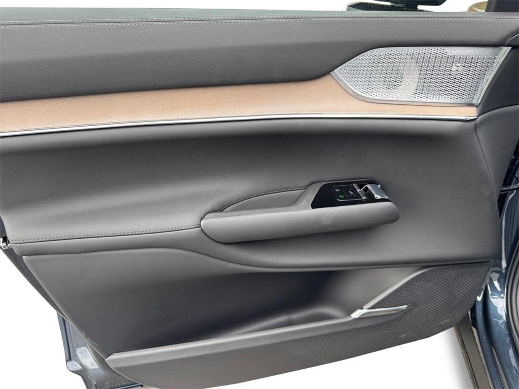 new 2025 Volvo EX90 car