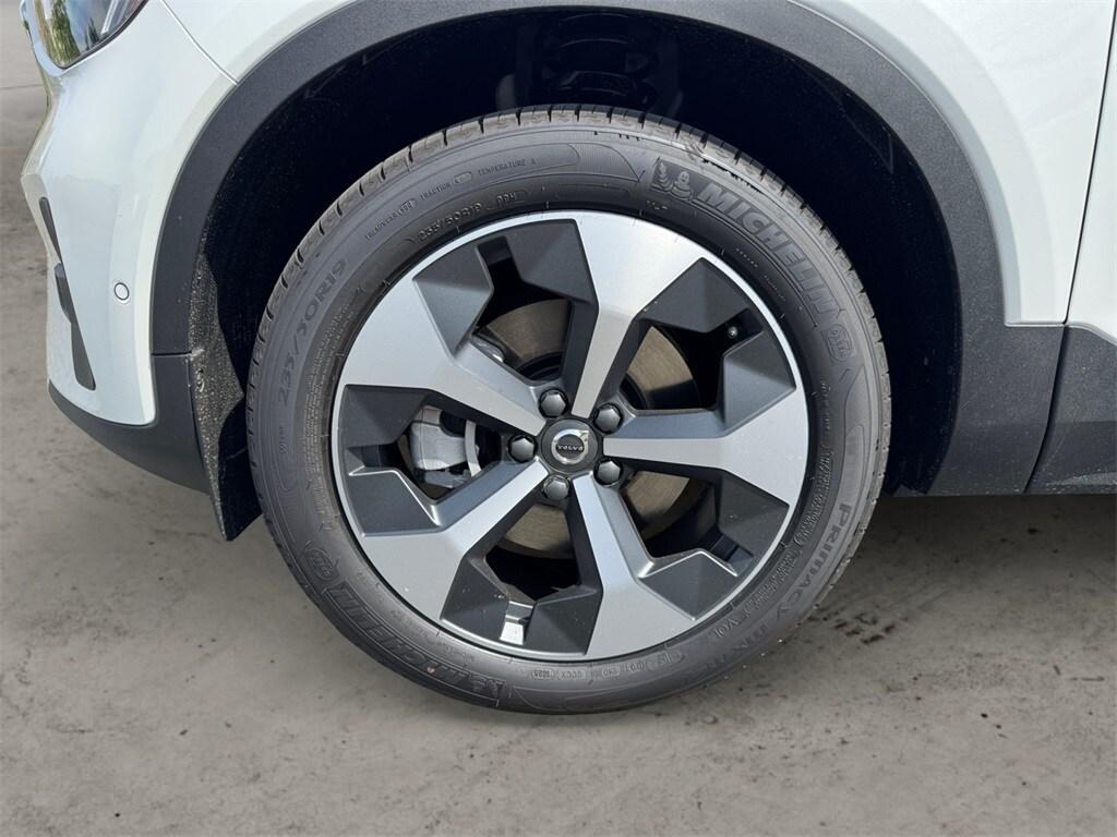 new 2025 Volvo XC40 car