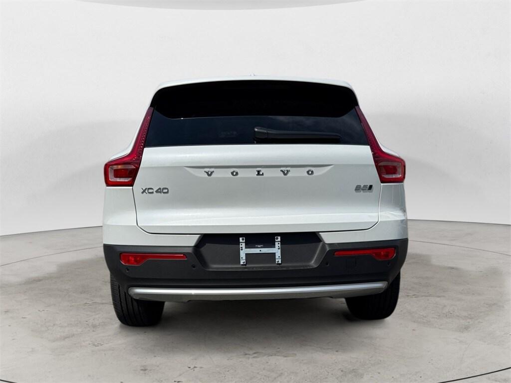 new 2025 Volvo XC40 car