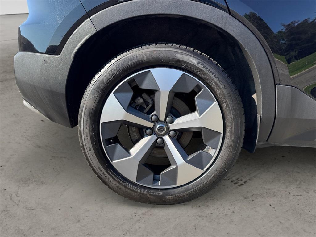 used 2023 Volvo XC40 car, priced at $34,655