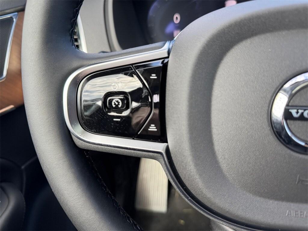 new 2025 Volvo XC90 car, priced at $67,265