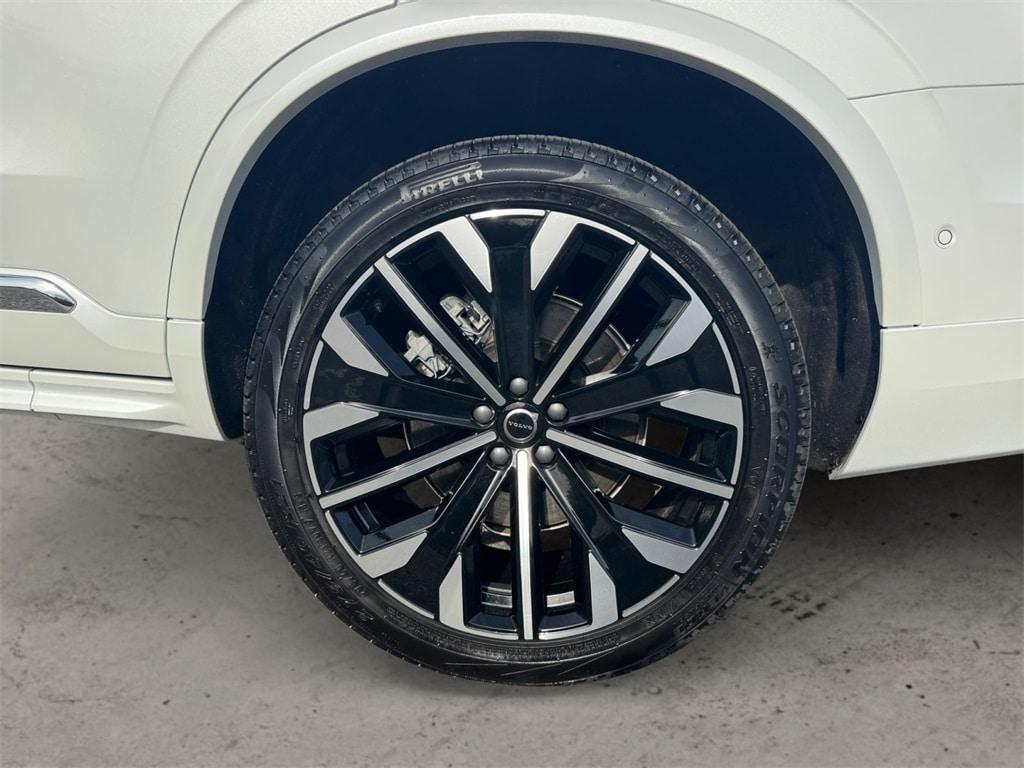 new 2025 Volvo XC90 Plug-In Hybrid car