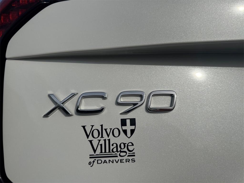 new 2025 Volvo XC90 Plug-In Hybrid car