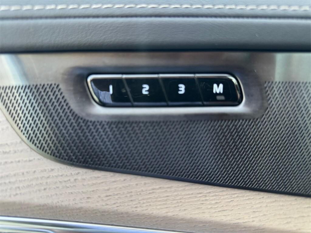 new 2025 Volvo XC90 Plug-In Hybrid car