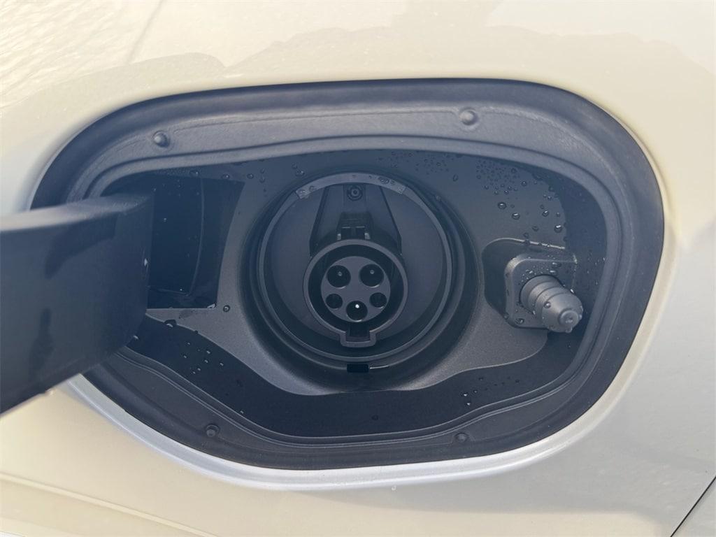 new 2025 Volvo XC90 Plug-In Hybrid car