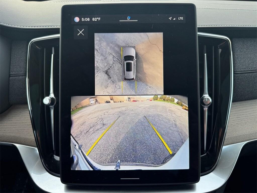new 2025 Volvo XC90 Plug-In Hybrid car