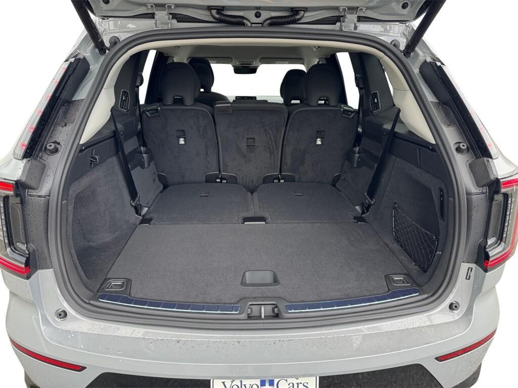 new 2025 Volvo EX90 car