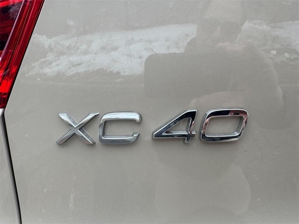 new 2025 Volvo XC40 car, priced at $55,415