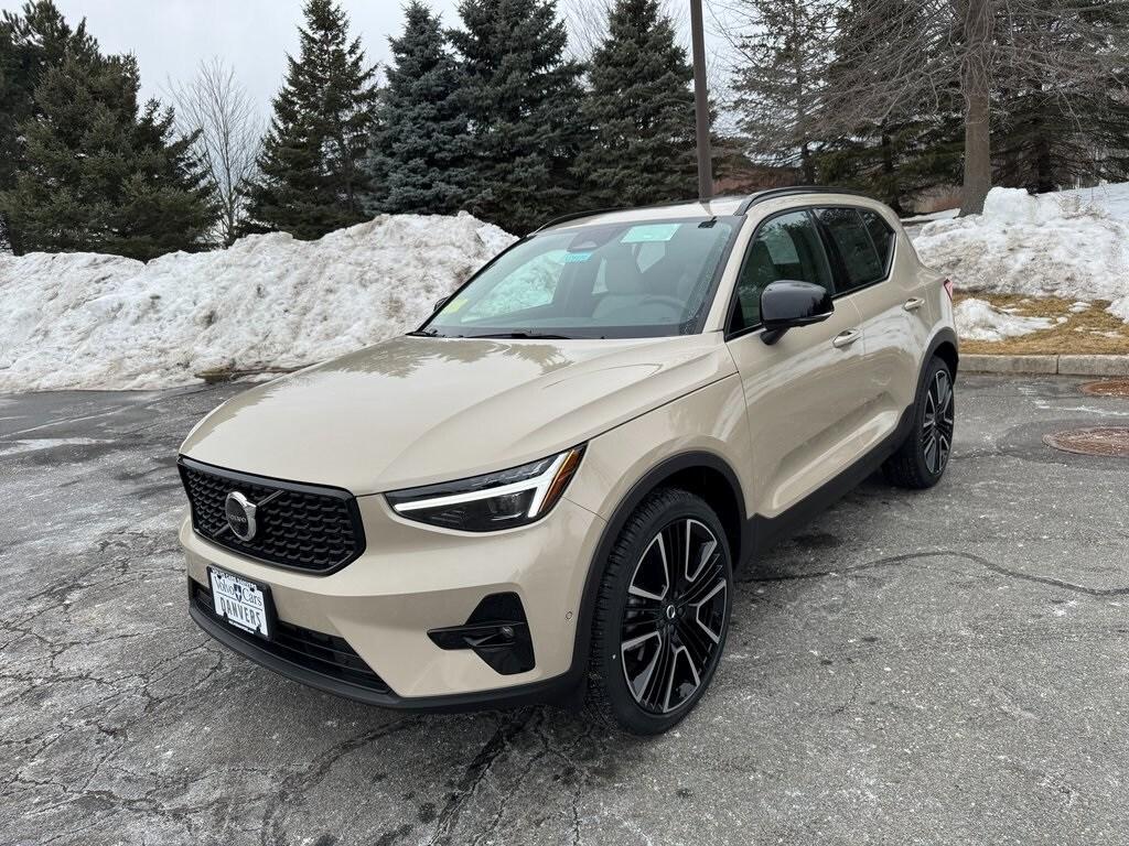 new 2025 Volvo XC40 car, priced at $55,415