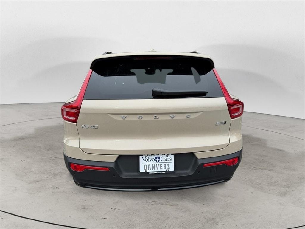 new 2025 Volvo XC40 car, priced at $55,415