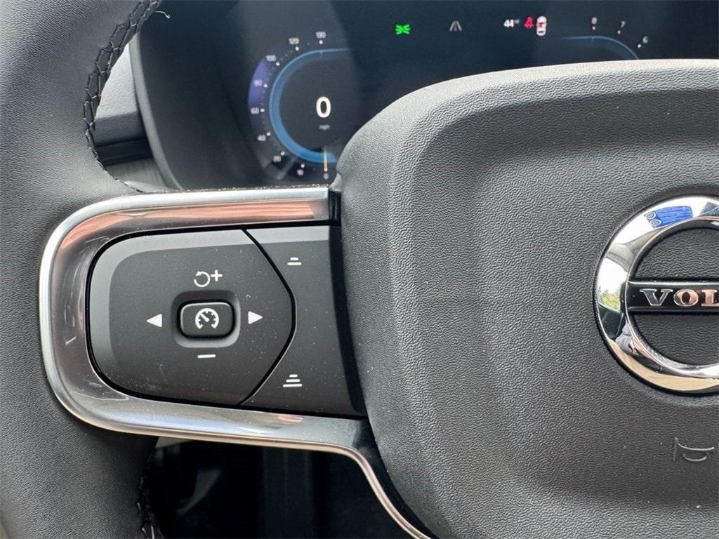 new 2025 Volvo XC40 car, priced at $55,415