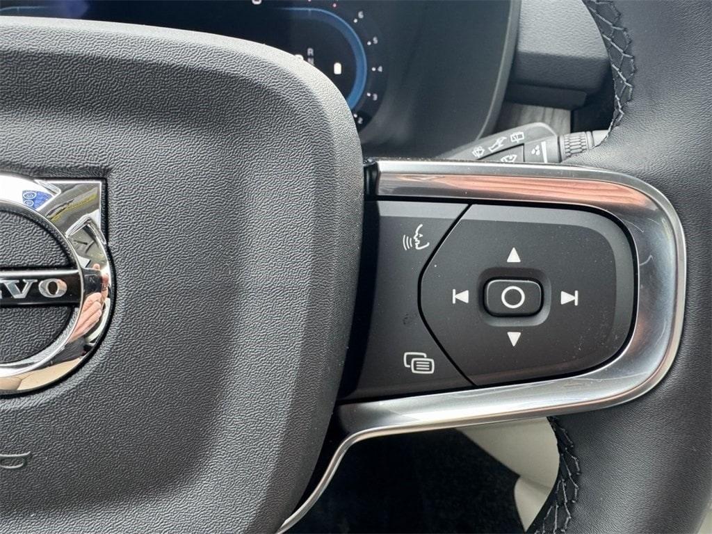 new 2025 Volvo XC40 car, priced at $55,415