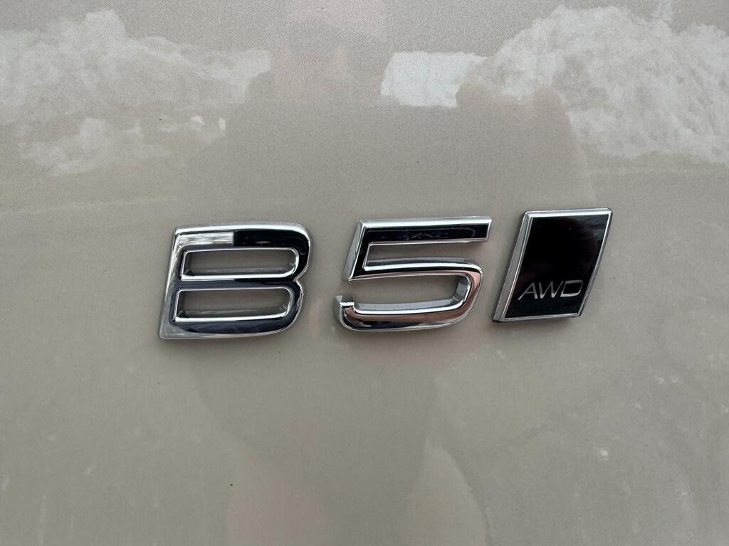 new 2025 Volvo XC40 car, priced at $55,415