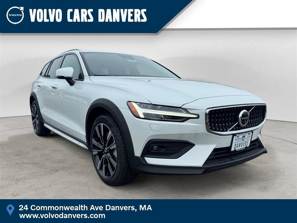 new 2025 Volvo V60 Cross Country car, priced at $58,905