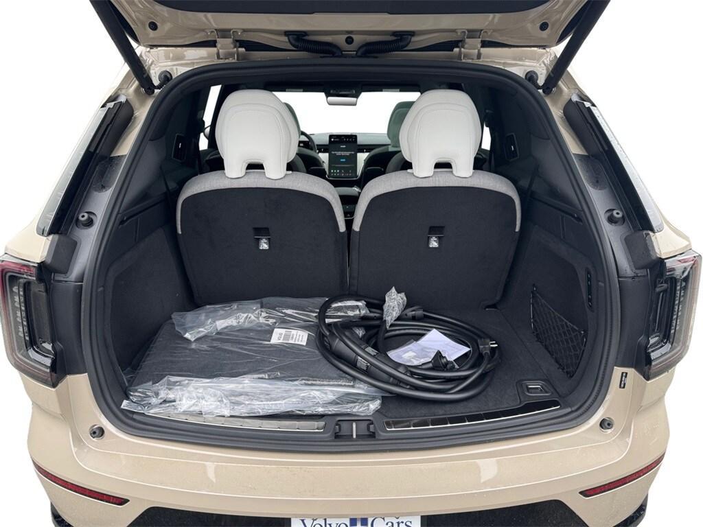 new 2025 Volvo EX90 car