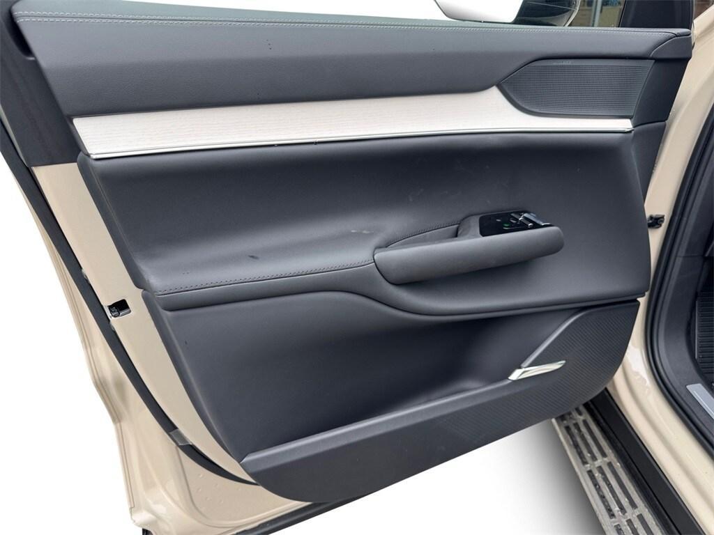 new 2025 Volvo EX90 car