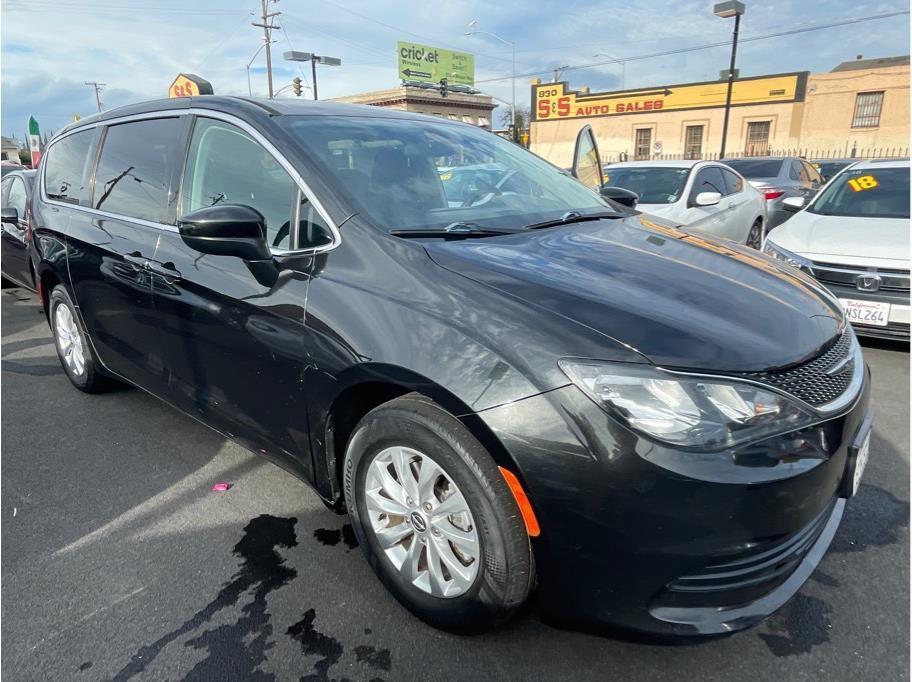 used 2018 Chrysler Pacifica car, priced at $17,999