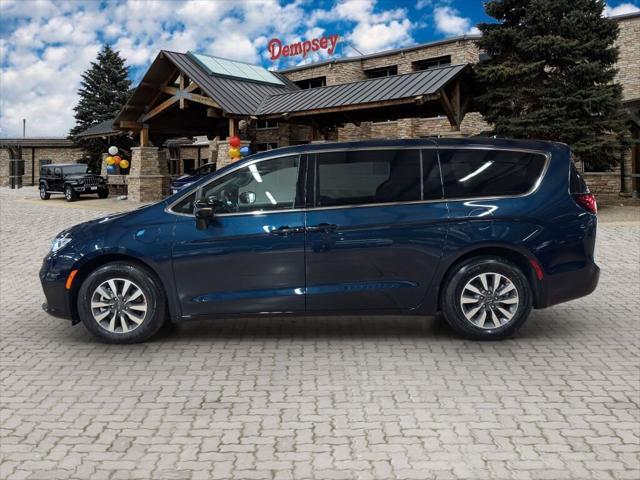 new 2025 Chrysler Pacifica Hybrid car, priced at $40,525