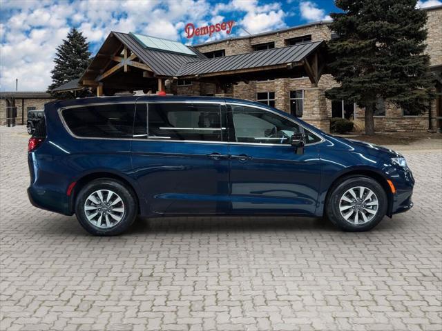 new 2025 Chrysler Pacifica Hybrid car, priced at $40,525