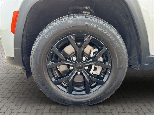 used 2024 Jeep Grand Cherokee L car, priced at $39,991