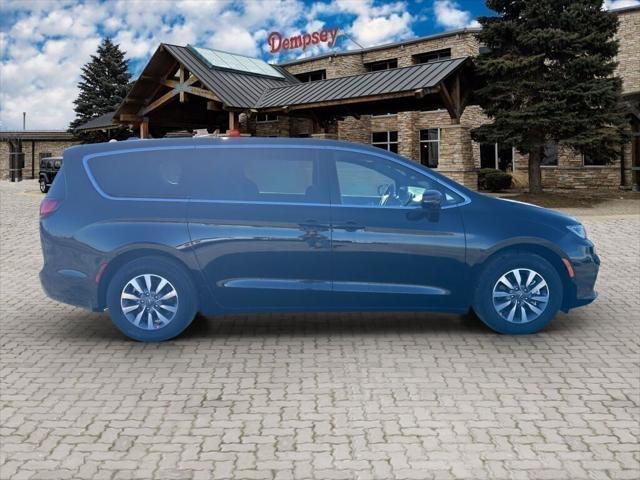 new 2025 Chrysler Pacifica Hybrid car, priced at $46,530