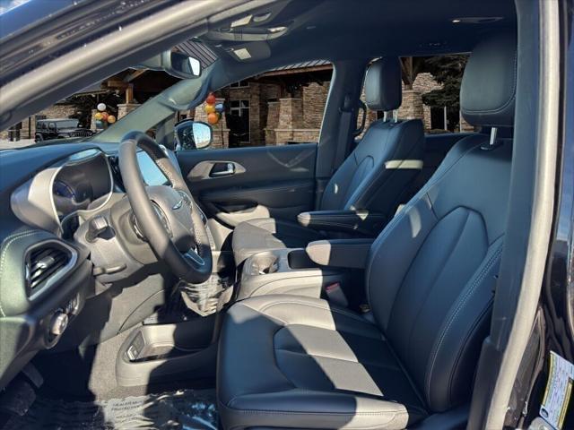 new 2025 Chrysler Pacifica Hybrid car, priced at $46,530