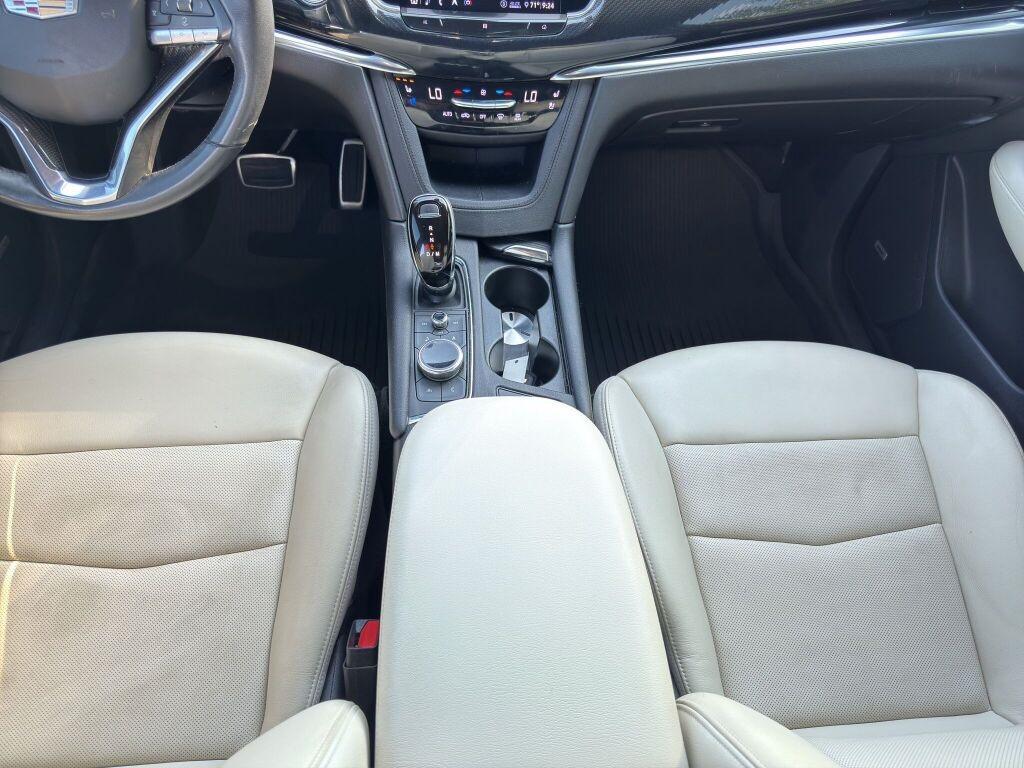 used 2020 Cadillac XT6 car, priced at $25,991