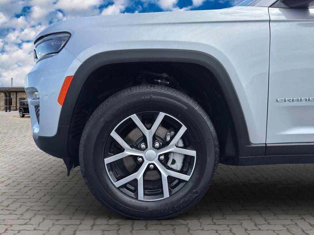 new 2025 Jeep Grand Cherokee car, priced at $44,013