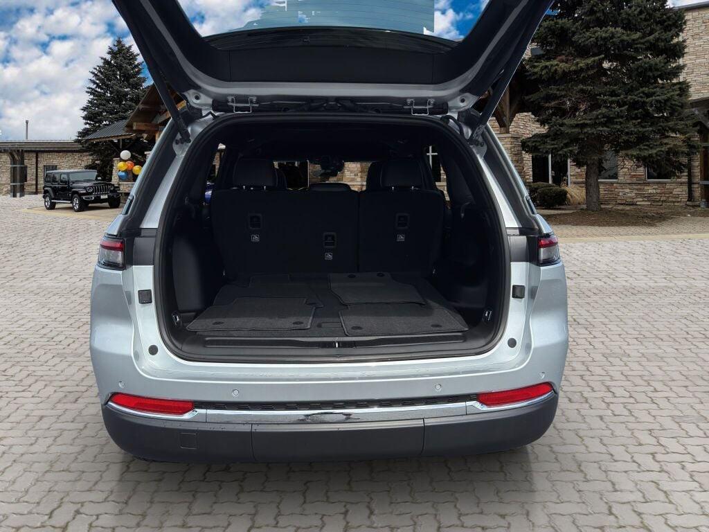 new 2025 Jeep Grand Cherokee car, priced at $44,013