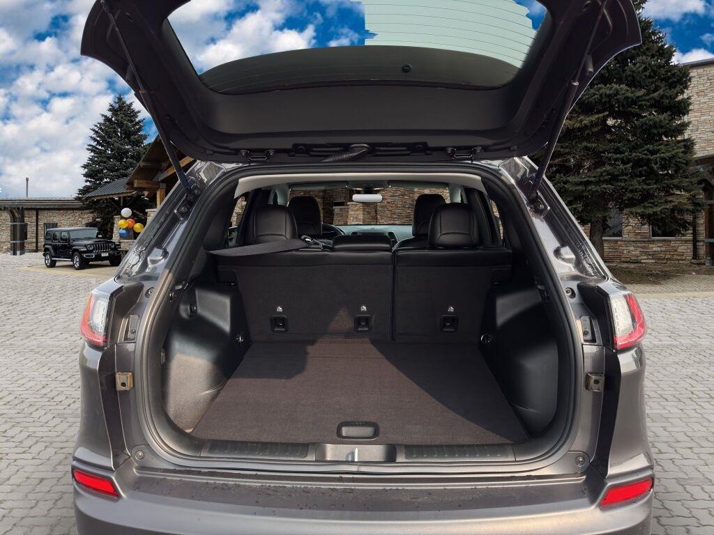 used 2022 Jeep Cherokee car, priced at $23,787