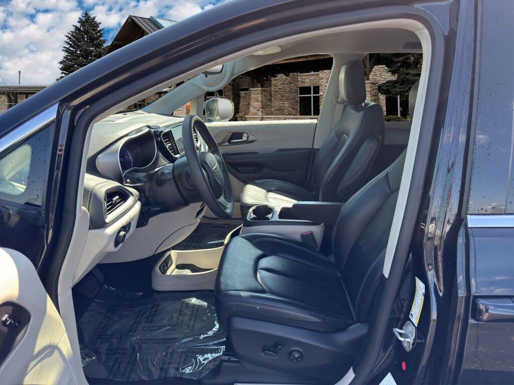 used 2023 Chrysler Pacifica Hybrid car, priced at $27,791