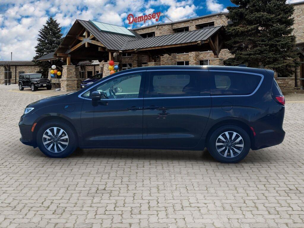 used 2023 Chrysler Pacifica Hybrid car, priced at $27,791