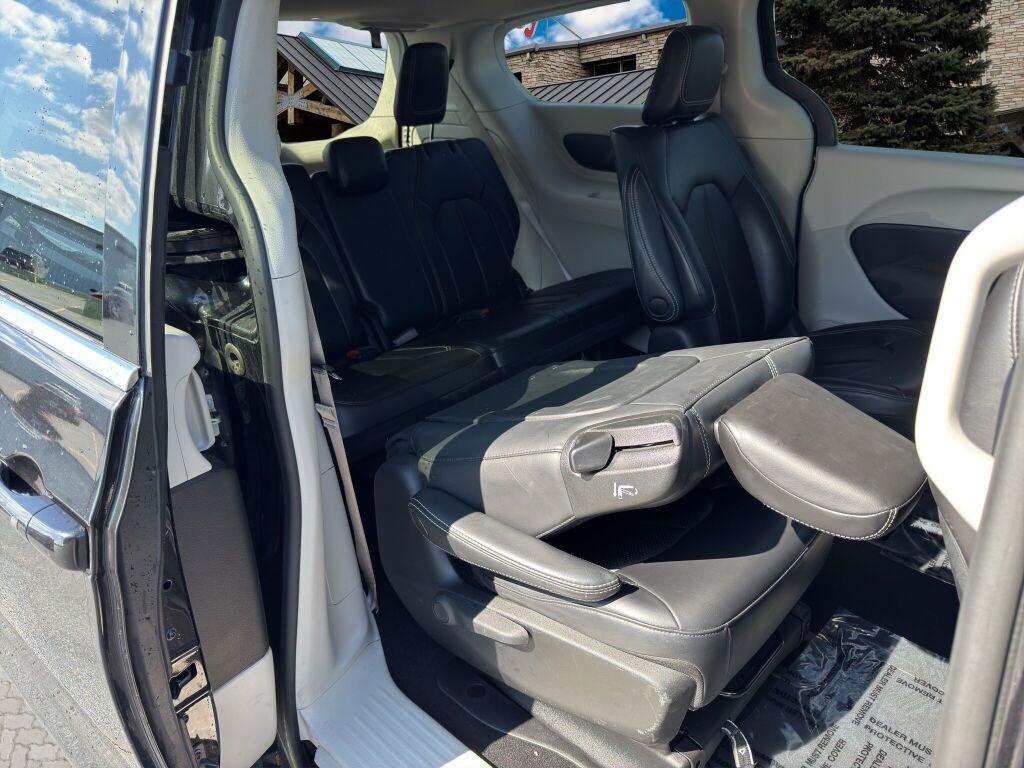 used 2023 Chrysler Pacifica Hybrid car, priced at $27,791