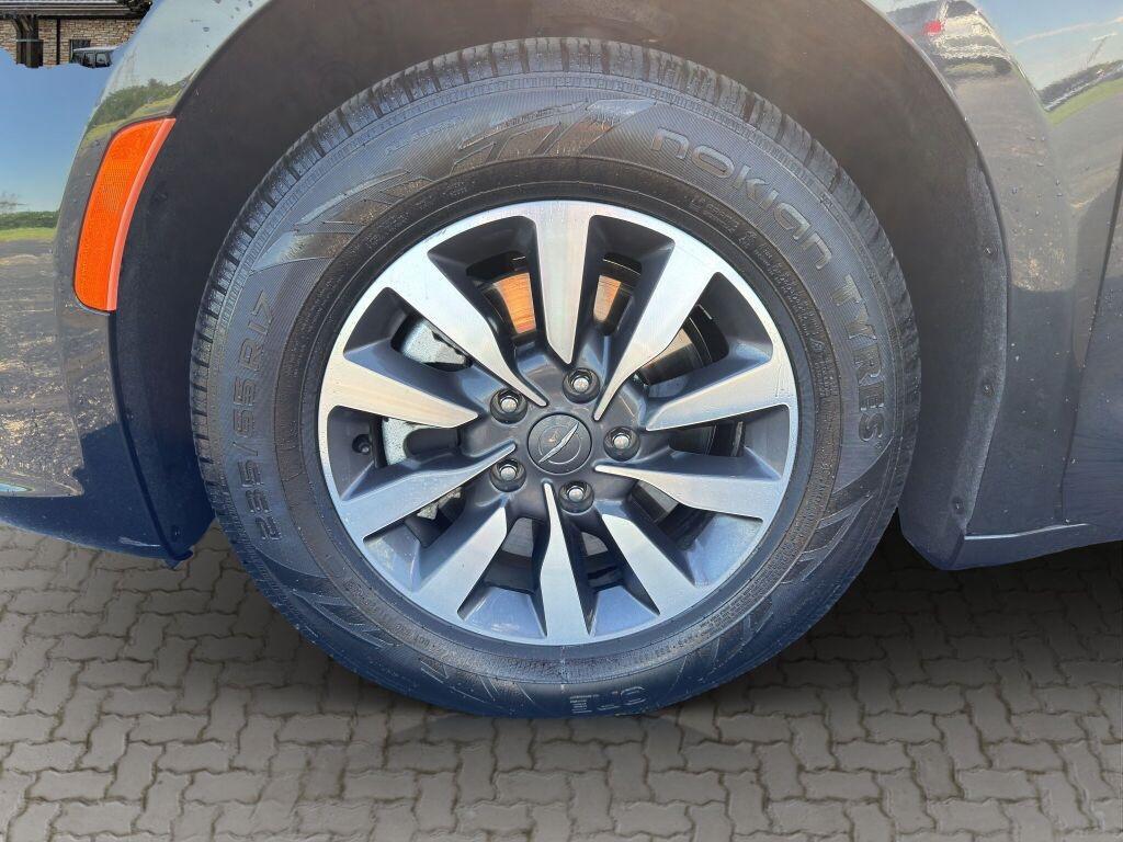used 2023 Chrysler Pacifica Hybrid car, priced at $27,791